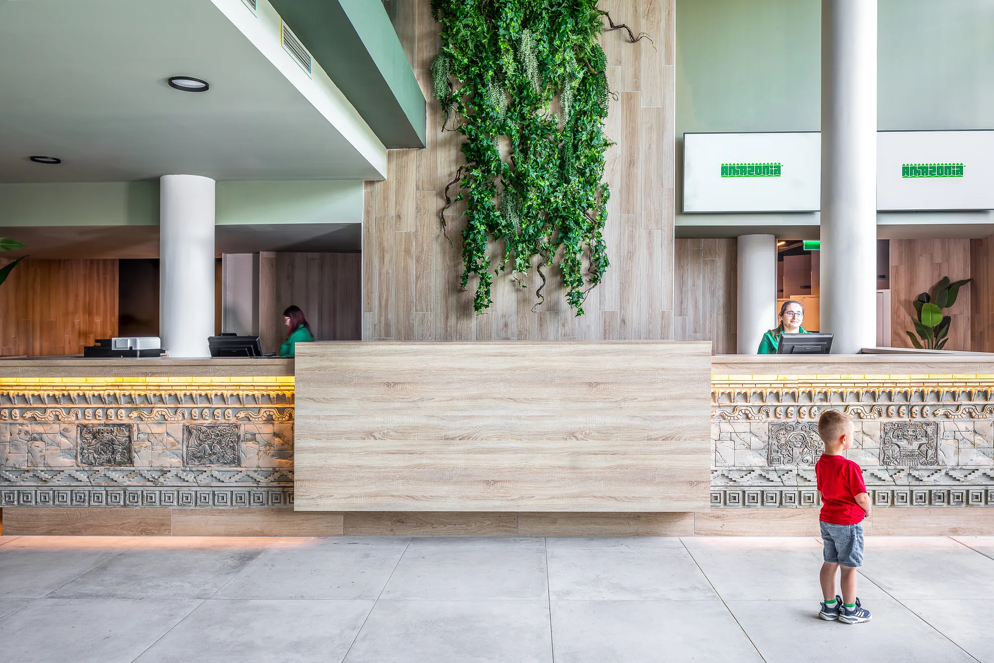 Amenajare interioara comerciala — AMAZONIA AQUAPARK, stil biophilic contemporan, Timisoara. Imagine 7 din 12