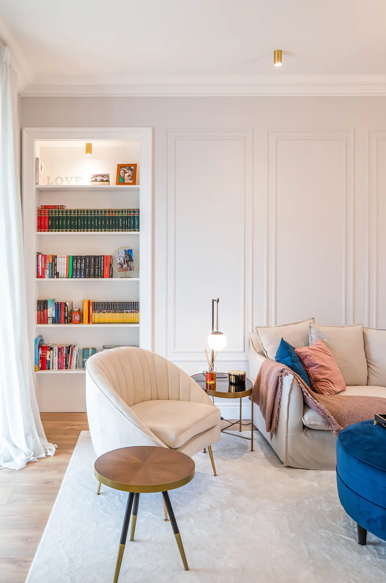 Amenajare interioara rezidentiala — APARTAMENT ELEGANT CU ACCENTE MODERNE, stil contemporan cu influente clasice, Timisoara. Imagine 2 din 14