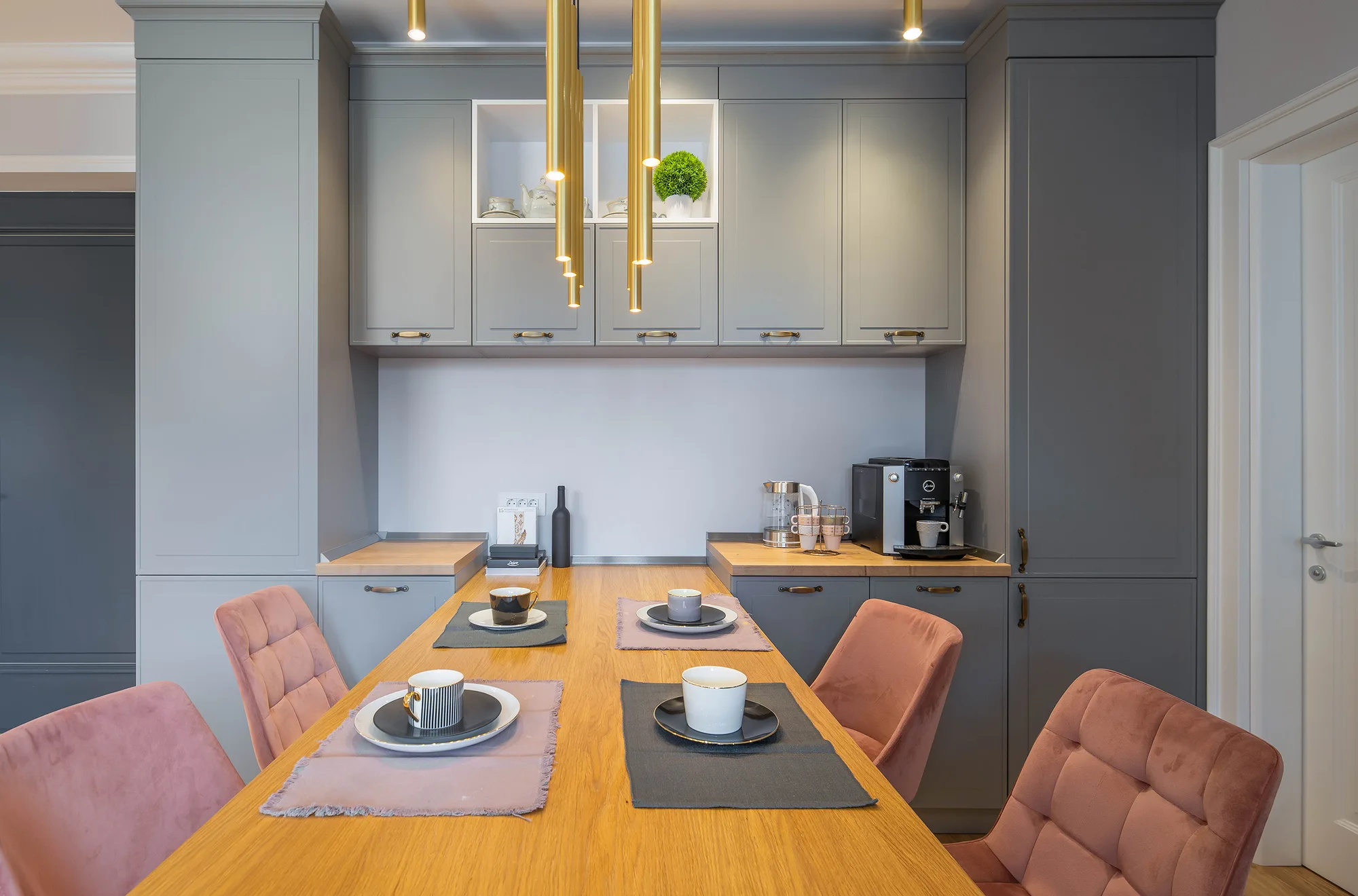 Amenajare interioara rezidentiala — APARTAMENT ELEGANT CU ACCENTE MODERNE, stil contemporan cu influente clasice, Timisoara. Imagine 7 din 14