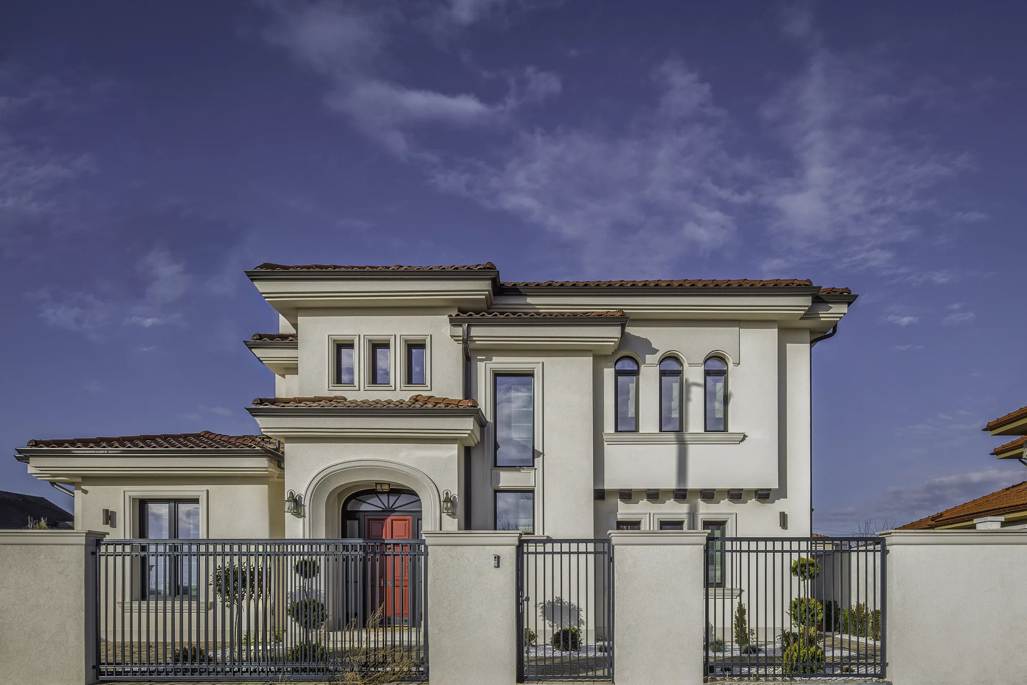 Amenajare exterioara — Vila clasic contemporan, stil clasic, Timisoara. Imagine 1 din 5