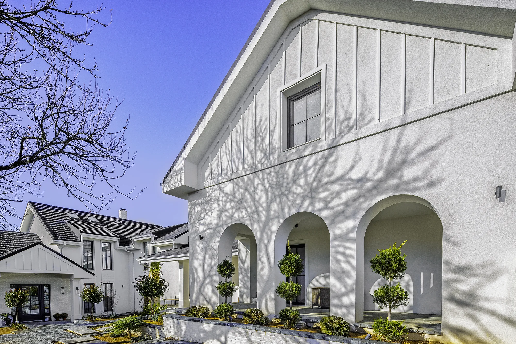 Amenajare exterioara — Casa la munte reinterpretata modern, stil farmhouse contemporan, Banatul Montan. Imagine 1 din 5