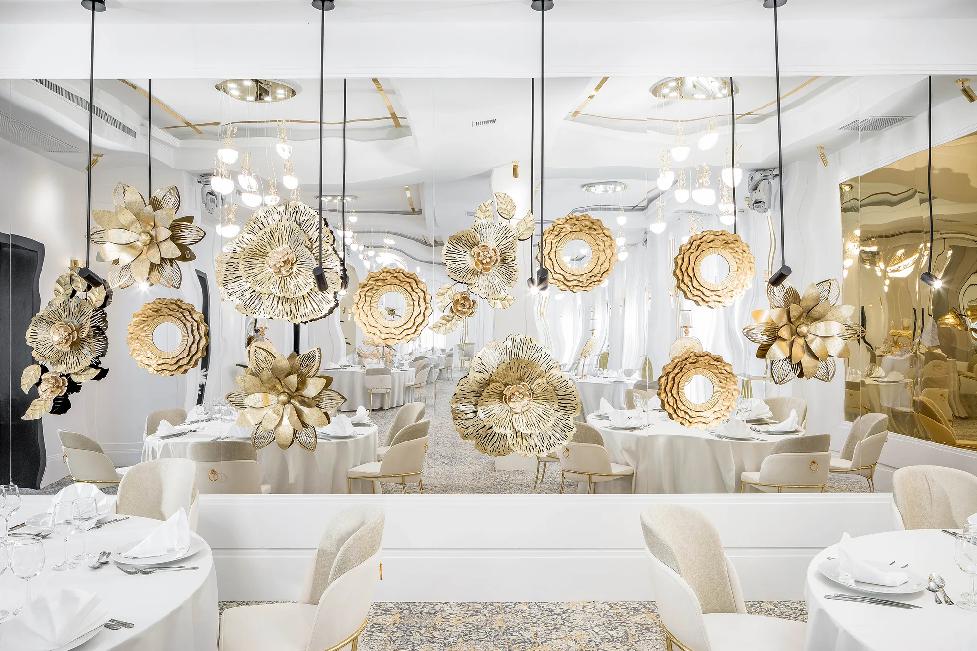 Amenajare interioara comerciala — Restaurant Donna Ana, stil glam, Timisoara. Imagine 1 din 4