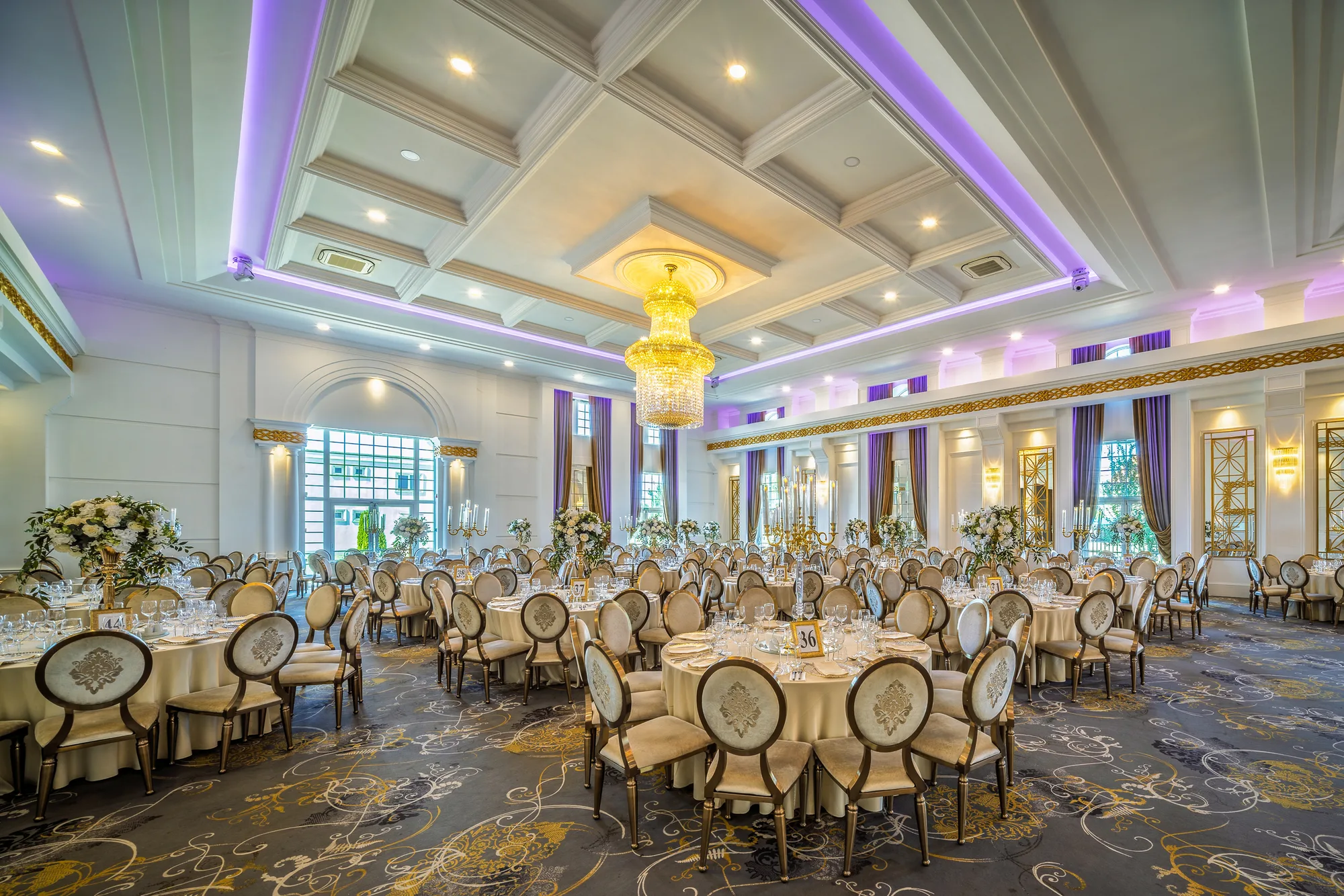 Amenajare interioara comerciala — CERNA EVENTS, stil neoclasic, Caransebes. Imagine 4 din 8