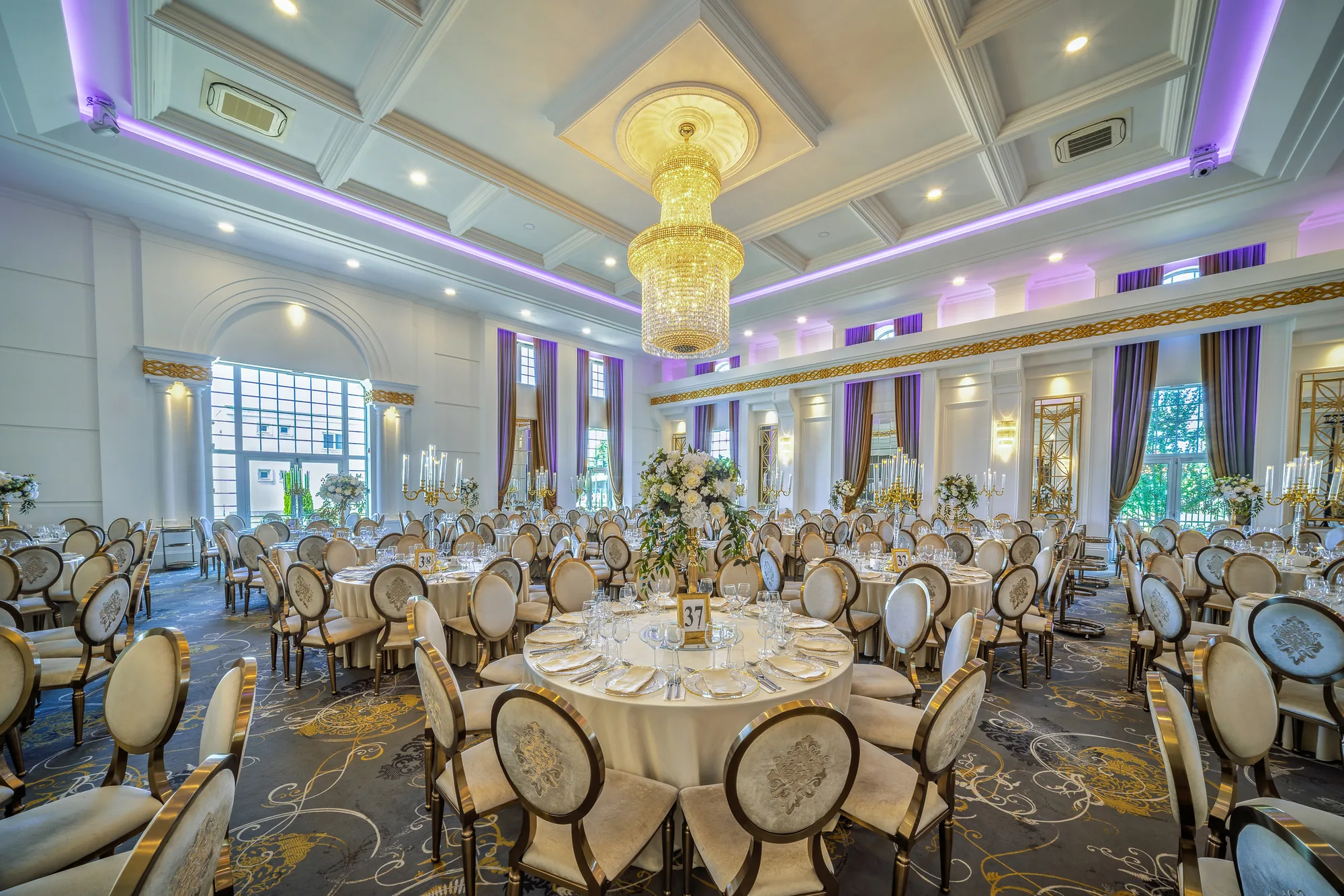 Amenajare interioara comerciala — CERNA EVENTS, stil neoclasic, Caransebes. Imagine 6 din 8