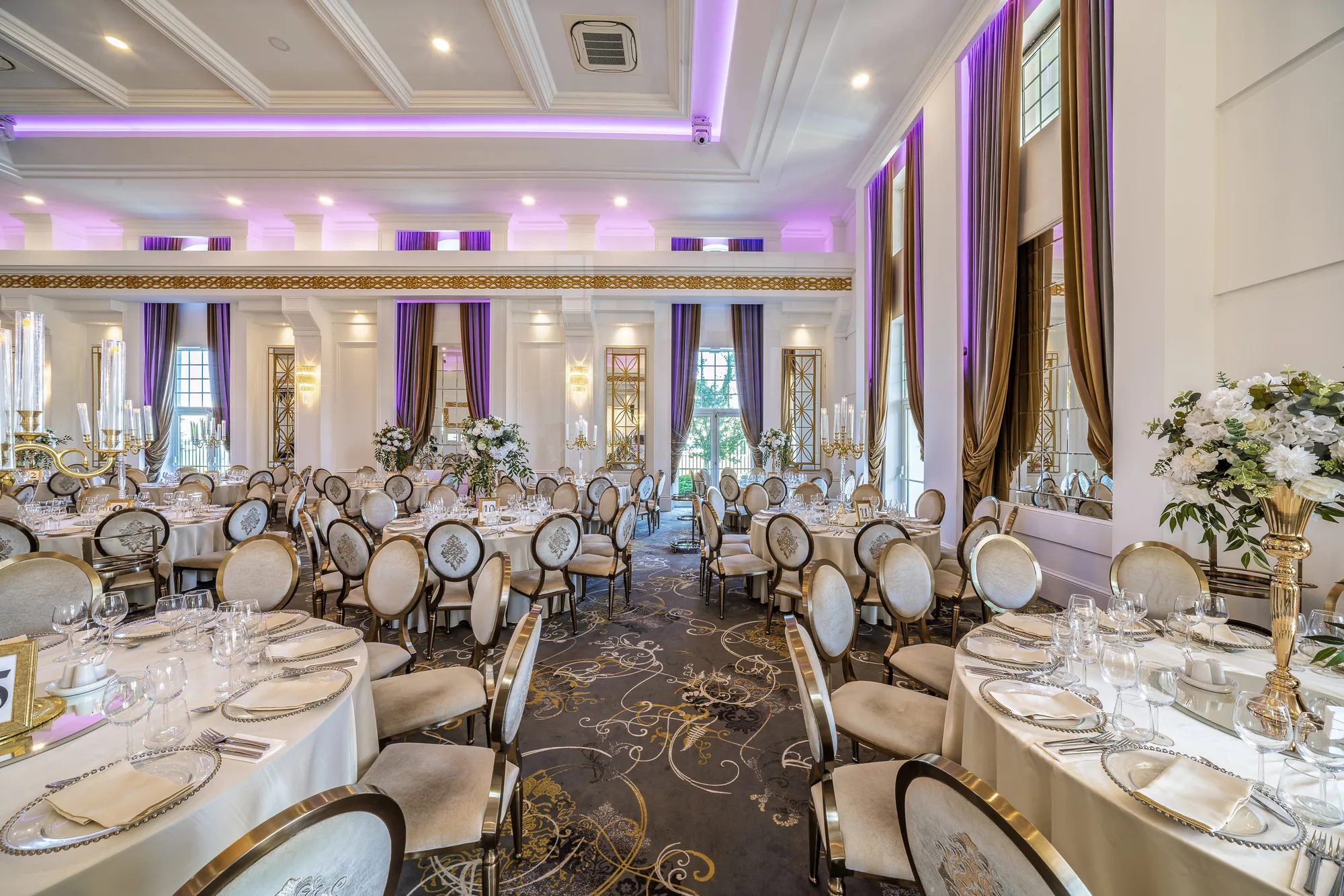 Amenajare interioara comerciala — CERNA EVENTS, stil neoclasic, Caransebes. Imagine 7 din 8