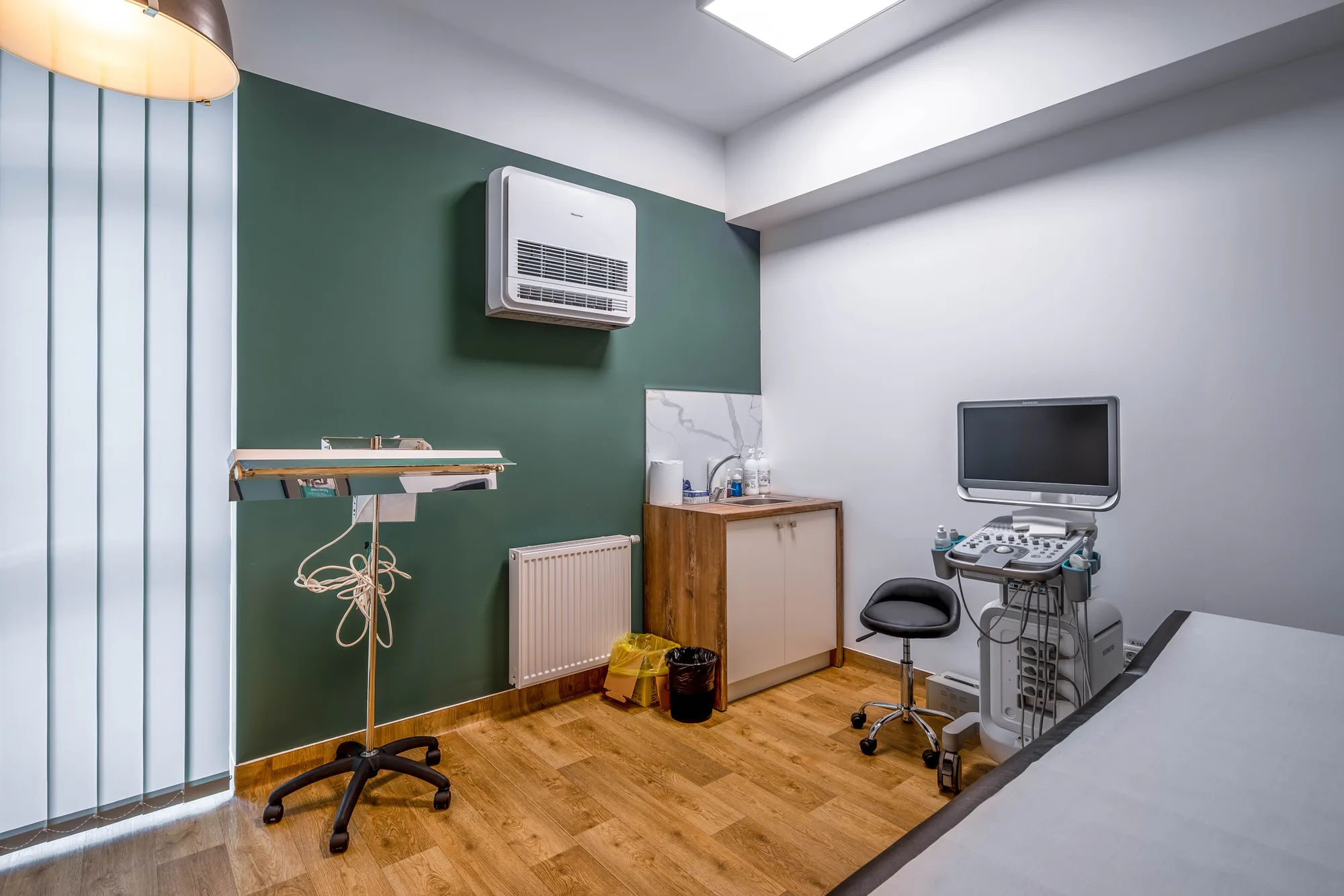 Amenajare interioara comerciala — CLINICA MEDICALA MEDICI’S DUMBRAVITA, stil contemporan, Dumbravita, jud Timis. Imagine 11 din 11