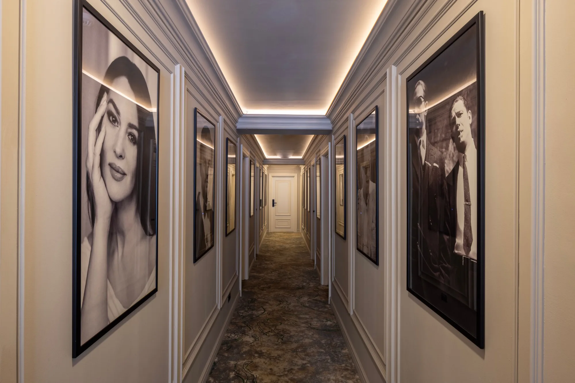 Amenajare interioara comerciala — COSMOPOLITAN BOUTIQUE HOTEL, stil contemporan cu accente maximaliste, Timisoara. Imagine 2 din 6