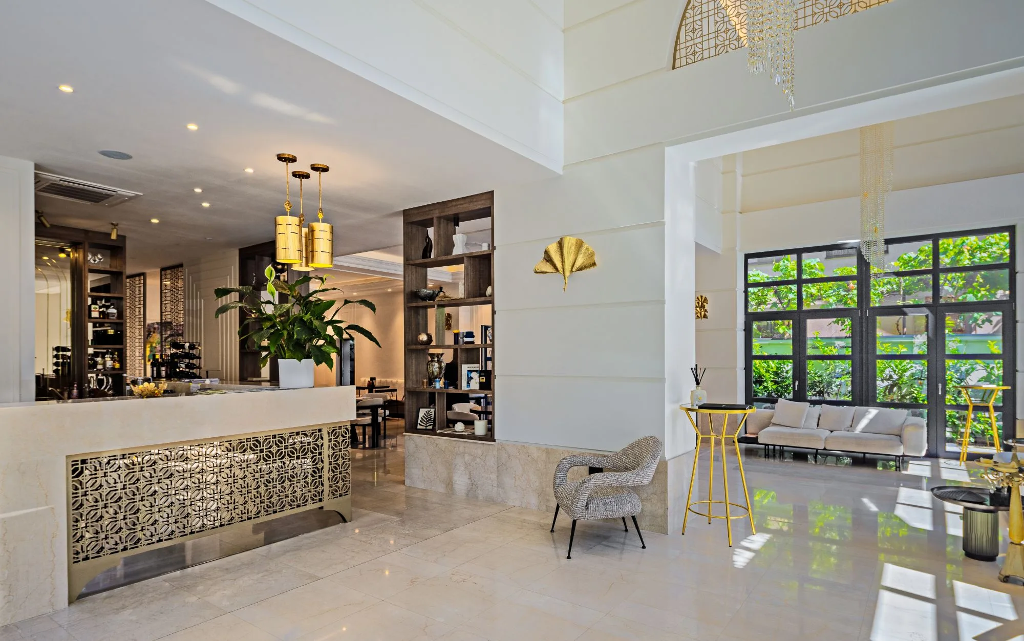 Amenajare interioara comerciala — COSMOPOLITAN BOUTIQUE HOTEL, stil contemporan cu accente maximaliste, Timisoara. Imagine 1 din 6
