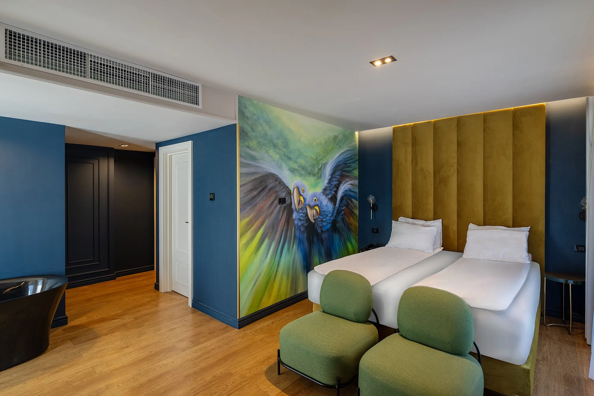 Amenajare interioara comerciala — COSMOPOLITAN BOUTIQUE HOTEL, stil contemporan cu accente maximaliste, Timisoara. Imagine 3 din 6