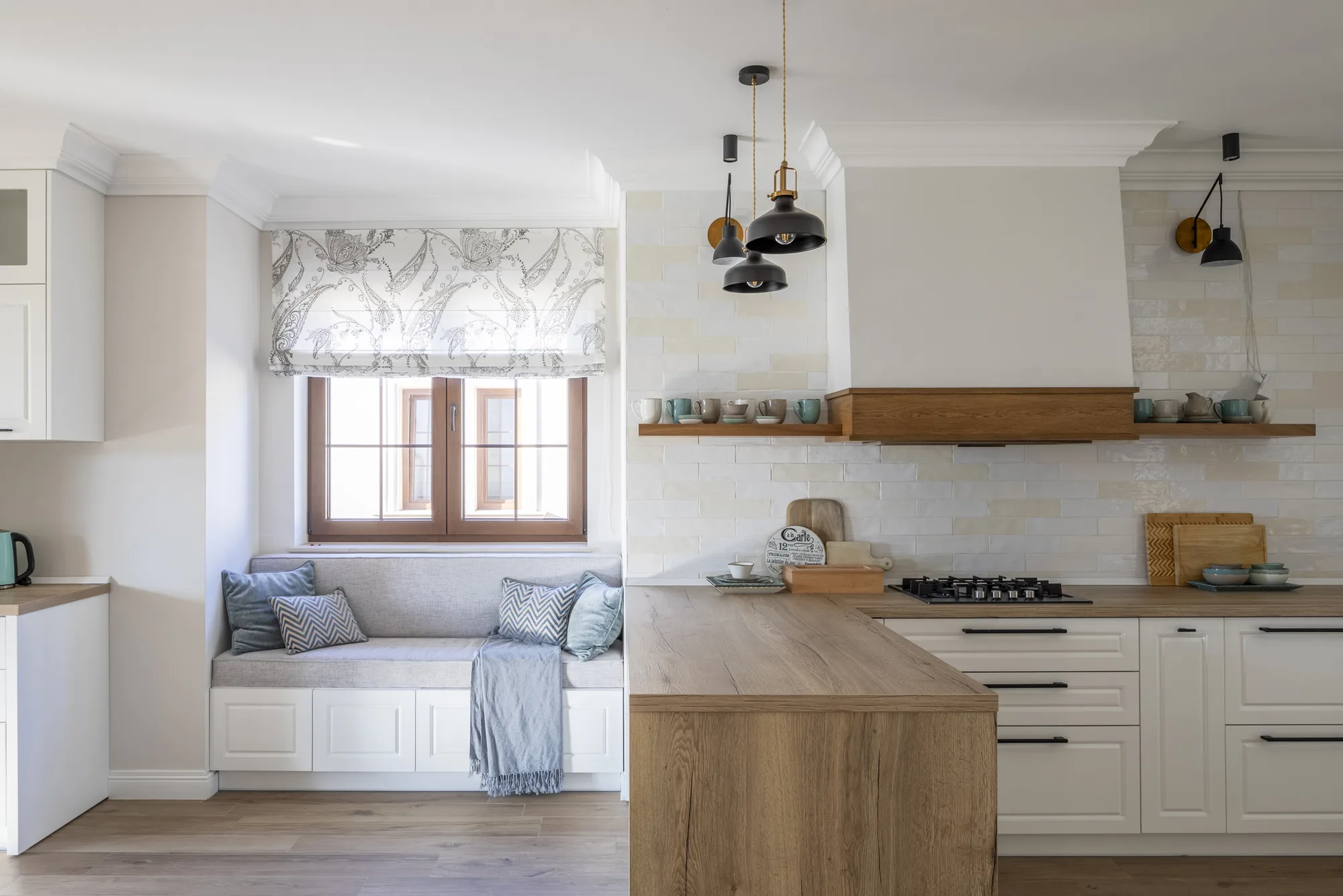 Amenajare interioara rezidentiala — Vila eleganta si calda, in stil contemporan, stil clasic cu accente moderne, Timisoara. Imagine 5 din 10