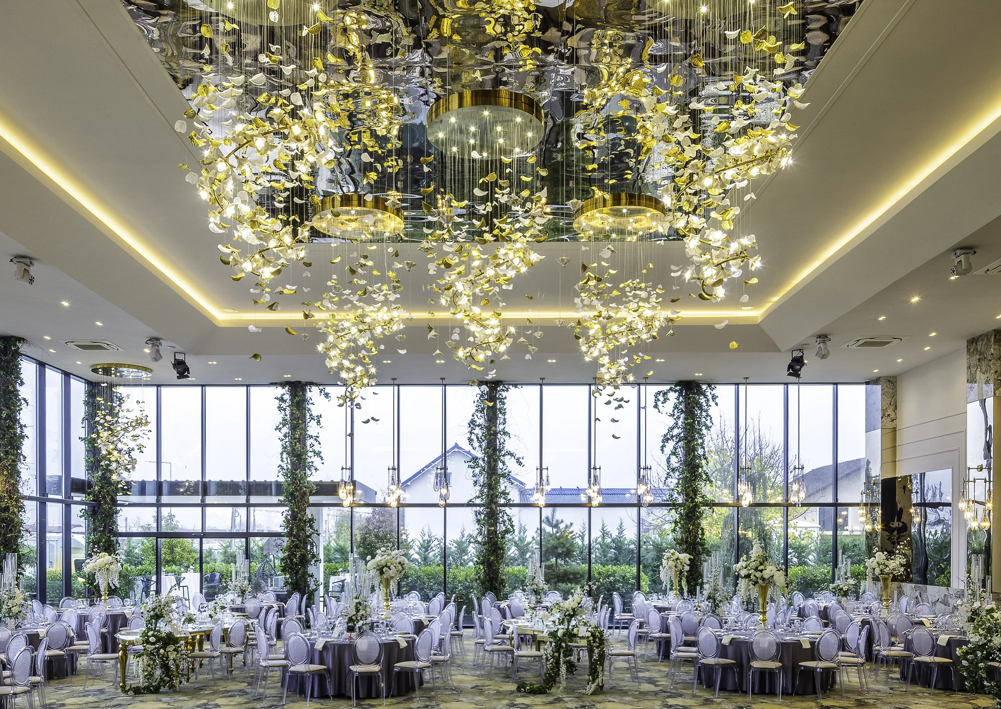Amenajare interioara comerciala — Valery Evenimente - Sala Celebrity, stil glam, Mosnita Noua - Timis. Imagine 1 din 17