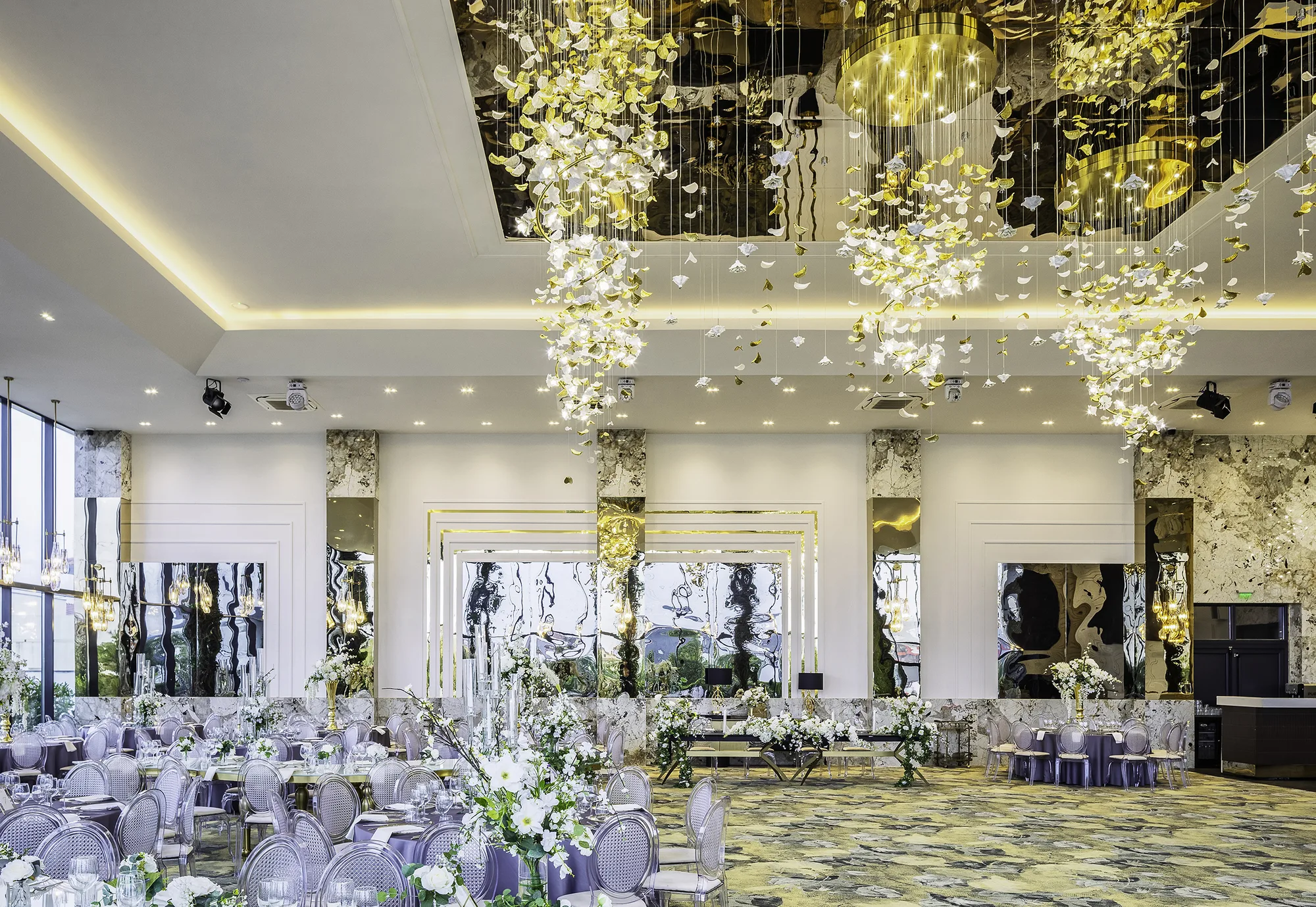 Amenajare interioara comerciala — Valery Evenimente - Sala Celebrity, stil glam, Mosnita Noua - Timis. Imagine 6 din 17