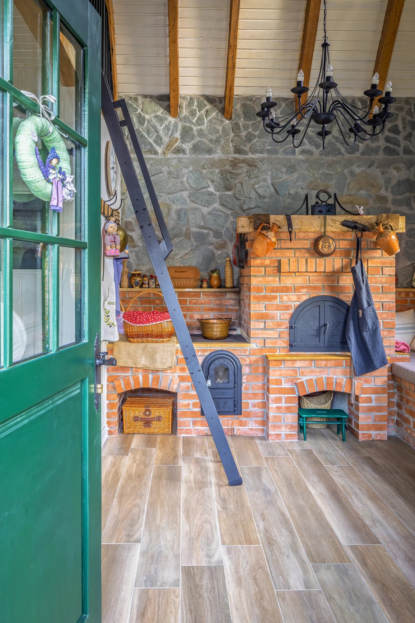 Amenajare interioara rezidentiala — Restructurare casa de piatra de 200 de ani, stil rural reinterpretat, Banatul Montan. Imagine 4 din 20