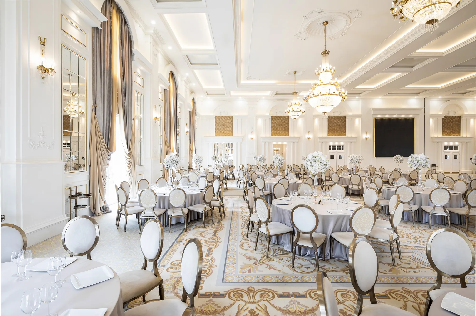 Amenajare interioara comerciala — GRAND BALLROOM VALERY, stil luxury, Mosnita, jud Timis. Imagine 2 din 5