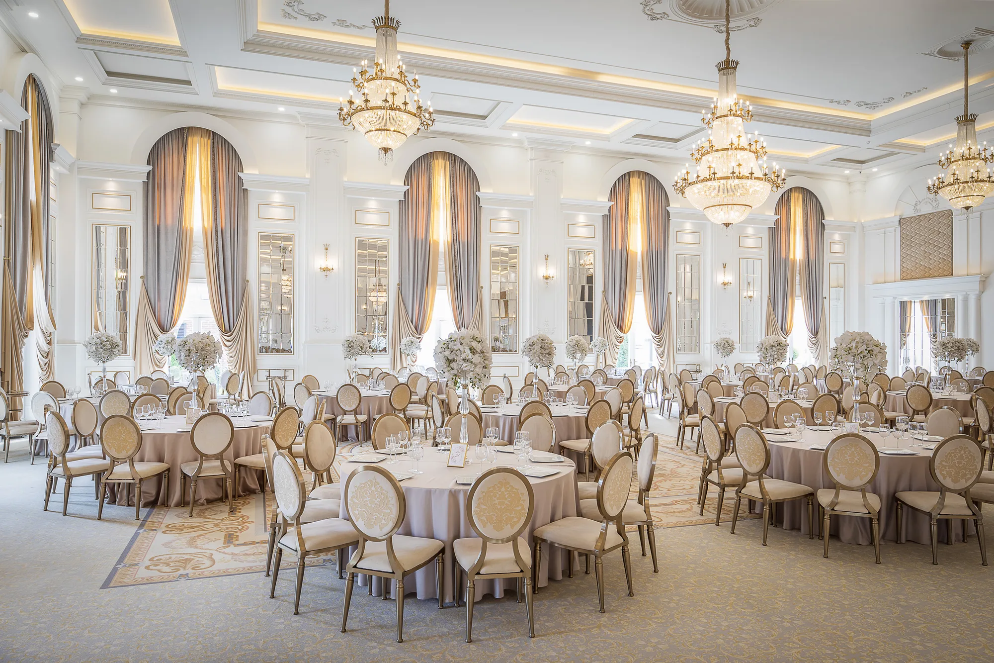 Amenajare interioara comerciala — GRAND BALLROOM VALERY, stil luxury, Mosnita, jud Timis. Imagine 3 din 5