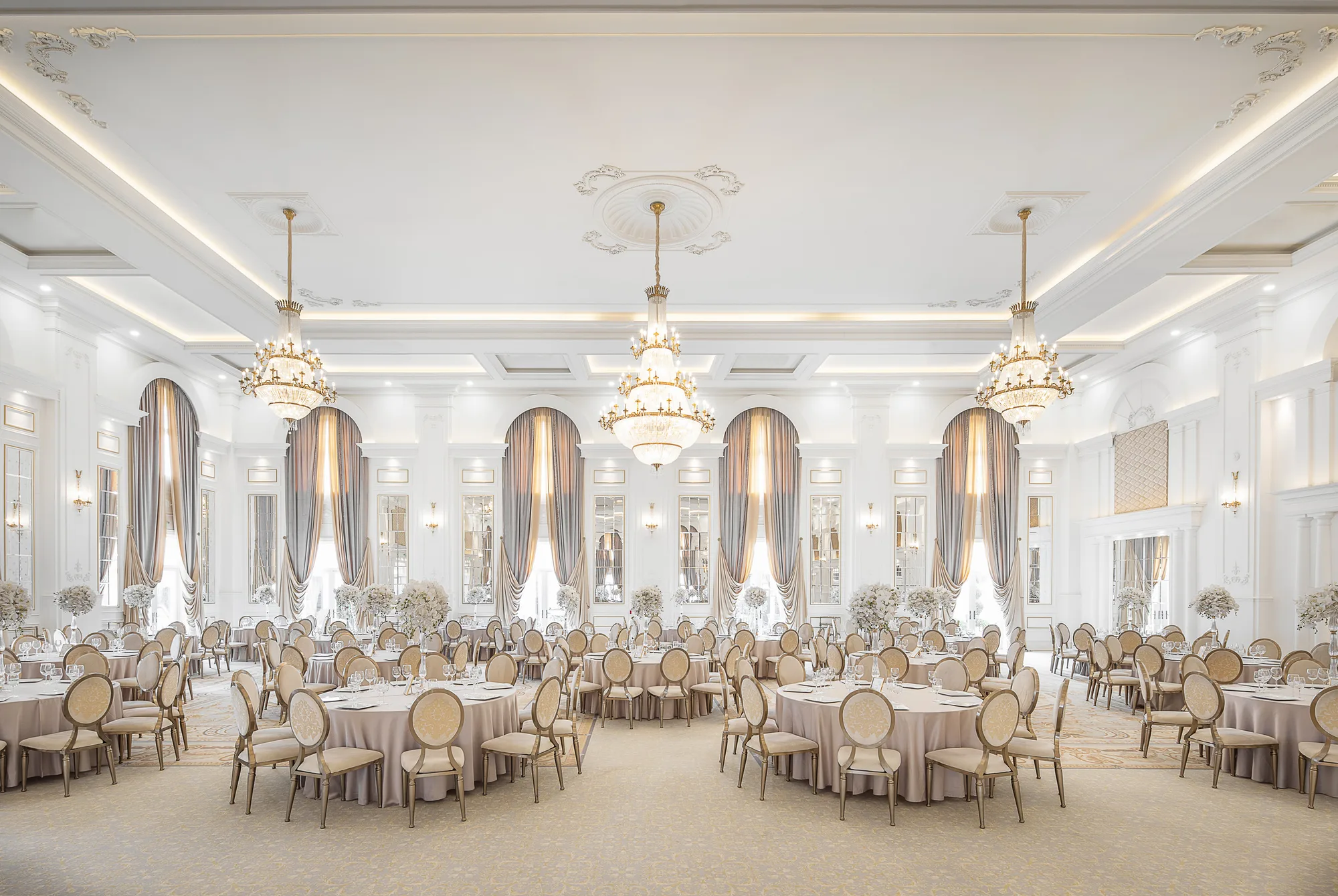 Amenajare interioara comerciala — GRAND BALLROOM VALERY, stil luxury, Mosnita, jud Timis. Imagine 4 din 5