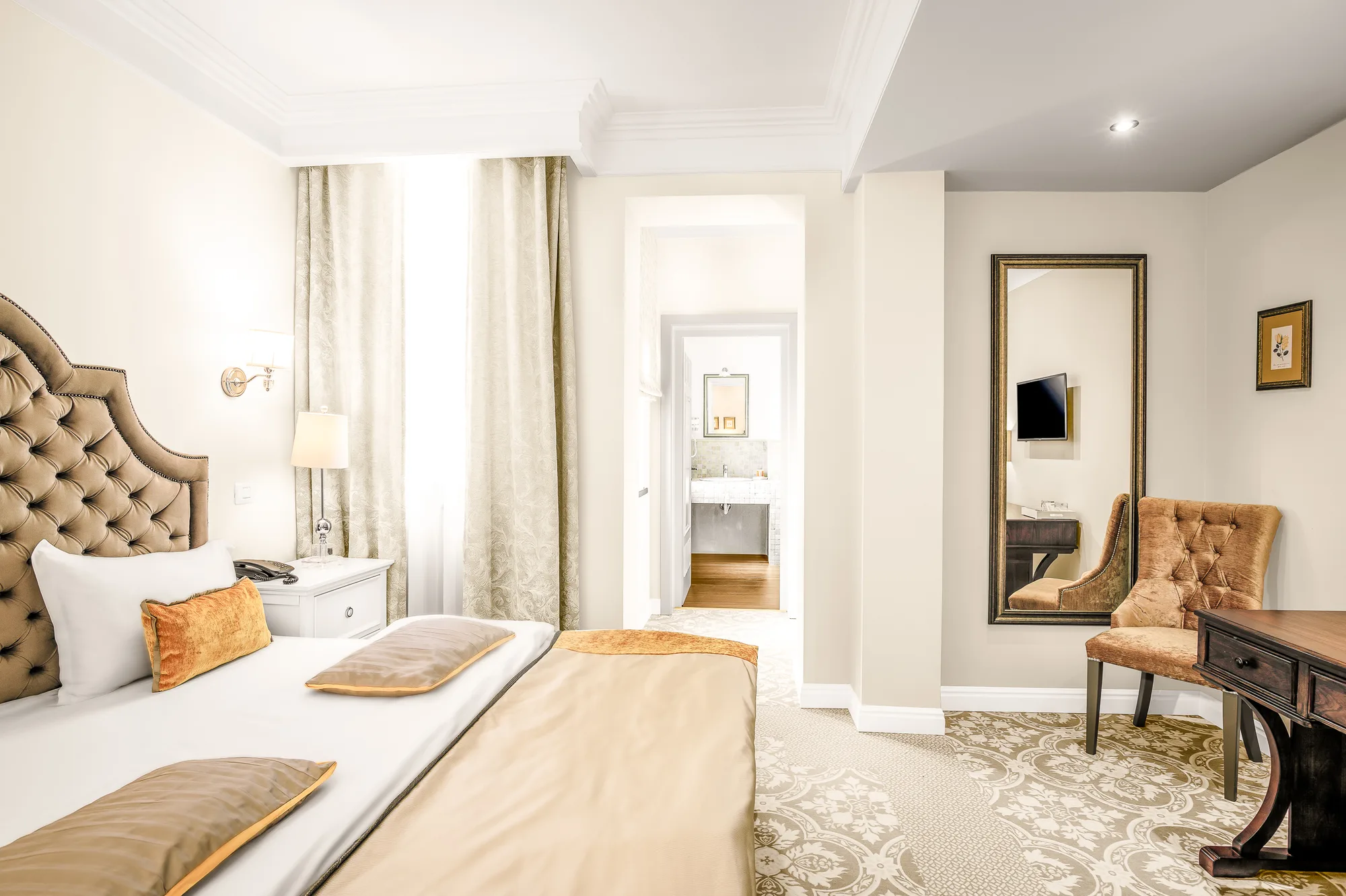 Amenajare interioara comerciala — HOTEL VERSAY, stil clasic, Baile Herculane. Imagine 2 din 16