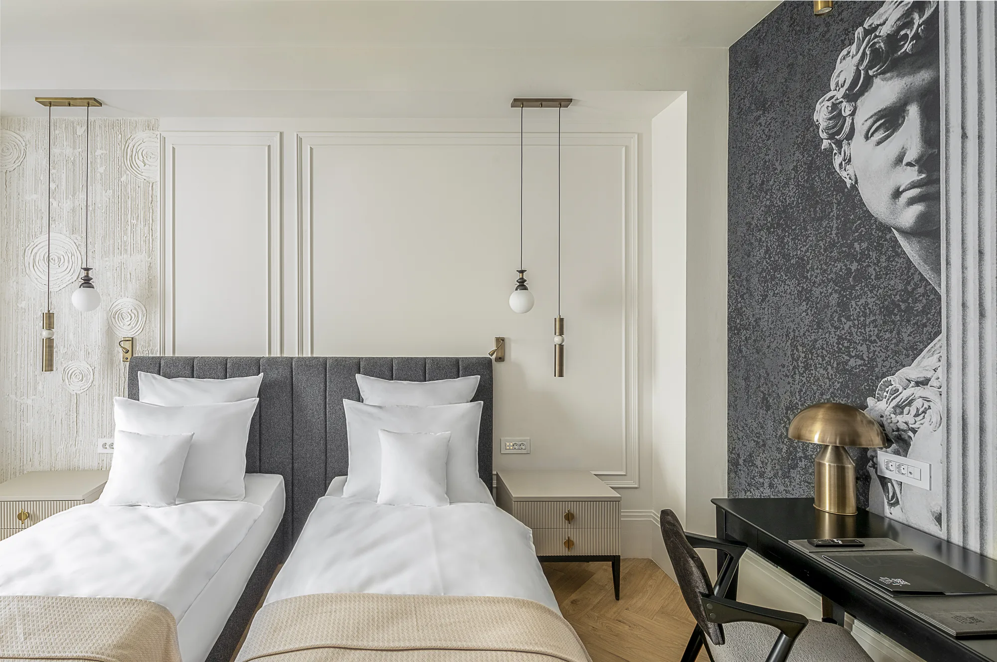 Amenajare interioara comerciala — HOTEL ZET, stil glam contemporan, Timisoara. Imagine 2 din 12