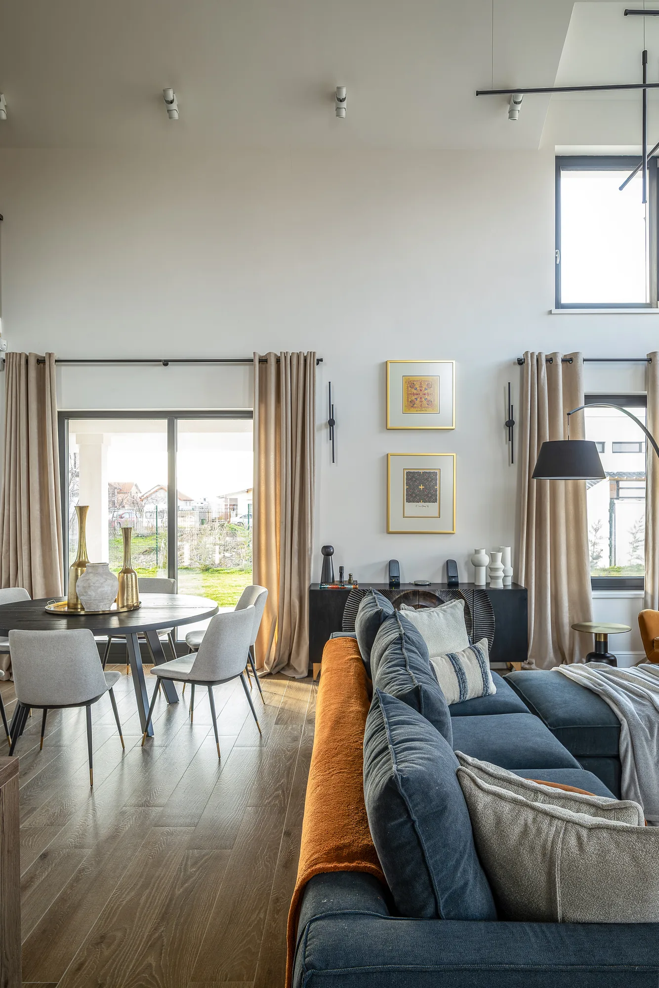 Amenajare interioara rezidentiala — VILA MODERNA CU INFLUENTE SCANDINAVE, stil modern, Timisoara. Imagine 4 din 15