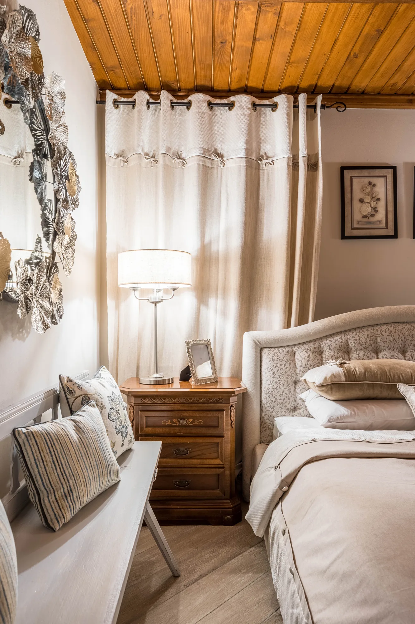 Amenajare interioara rezidentiala — Casa de familie – rafinament rustic cu influente clasice, stil rustic elegant, Garana, jud Caras. Imagine 2 din 14