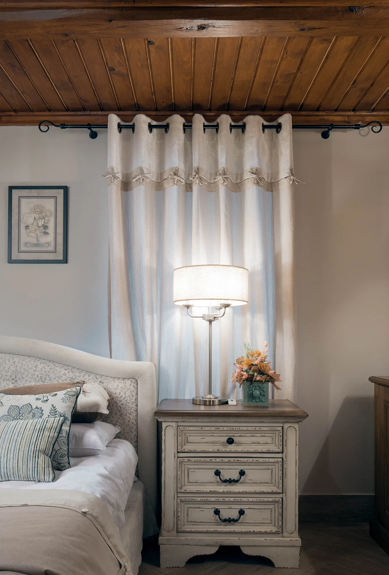 Amenajare interioara rezidentiala — Casa de familie – rafinament rustic cu influente clasice, stil rustic elegant, Garana, jud Caras. Imagine 3 din 14