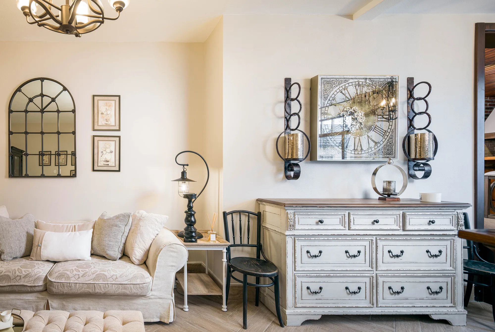 Amenajare interioara rezidentiala — Casa de familie – rafinament rustic cu influente clasice, stil rustic elegant, Garana, jud Caras. Imagine 4 din 14