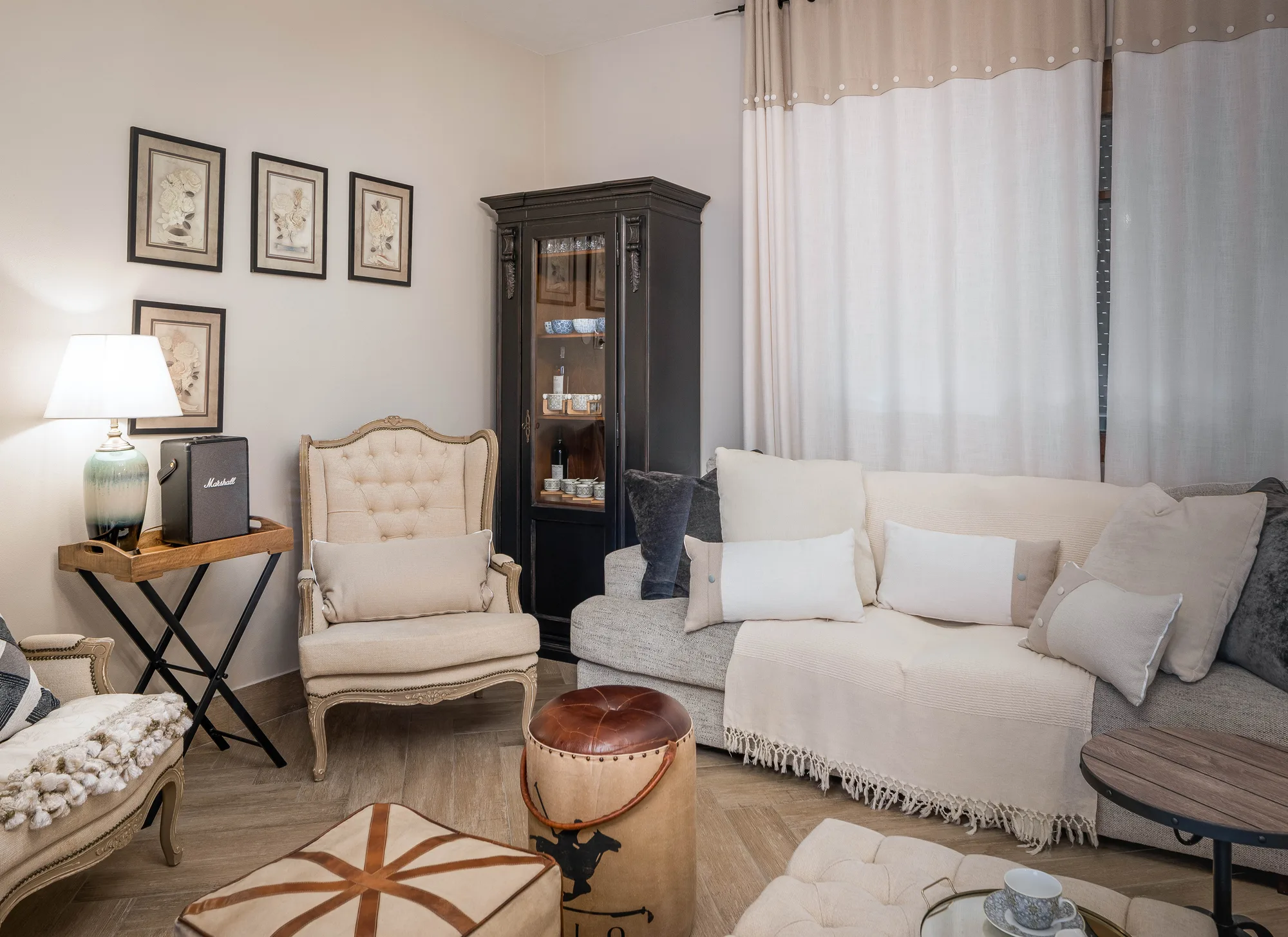 Amenajare interioara rezidentiala — Casa de familie – rafinament rustic cu influente clasice, stil rustic elegant, Garana, jud Caras. Imagine 5 din 14