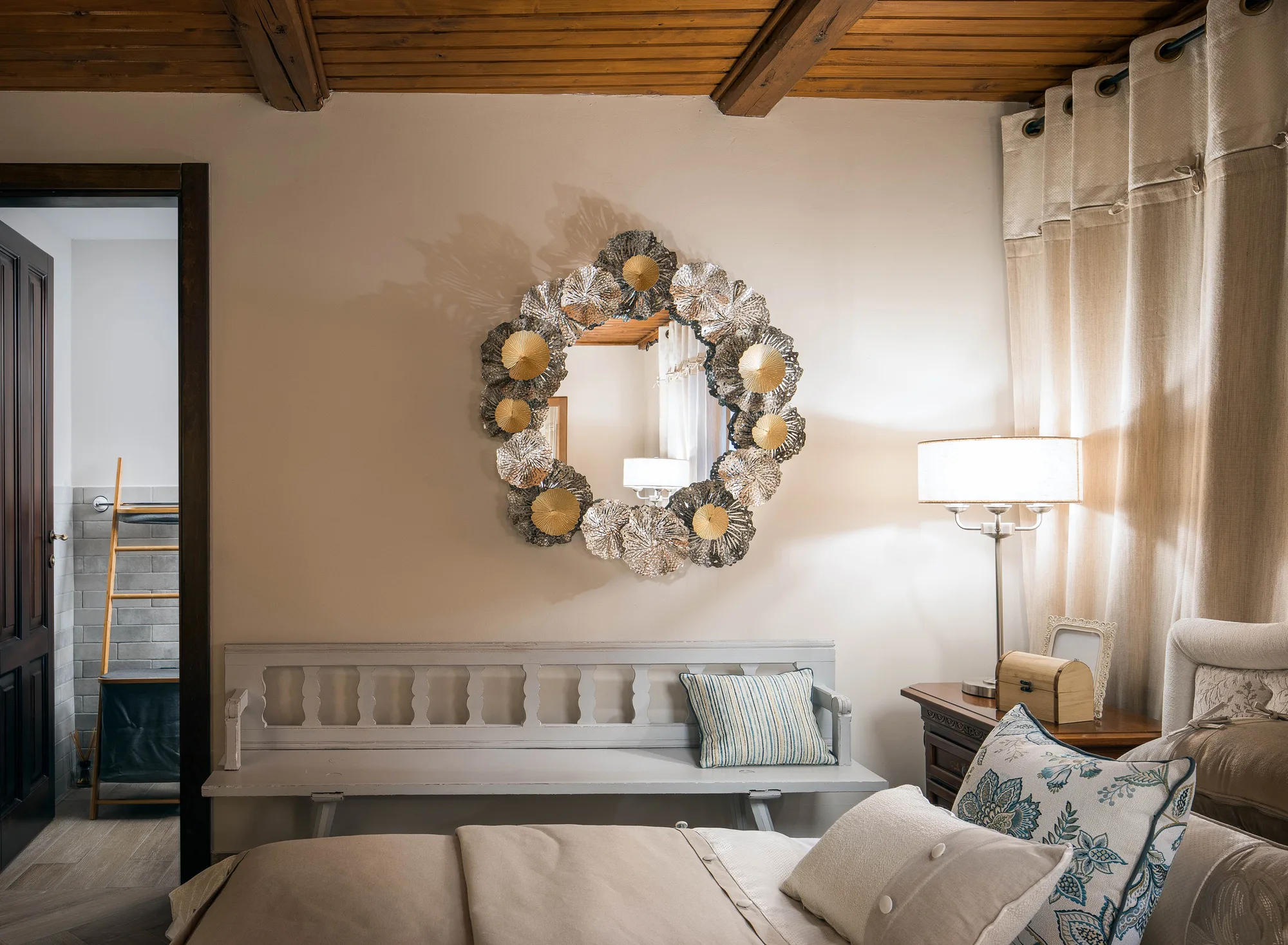 Amenajare interioara rezidentiala — Casa de familie – rafinament rustic cu influente clasice, stil rustic elegant, Garana, jud Caras. Imagine 7 din 14