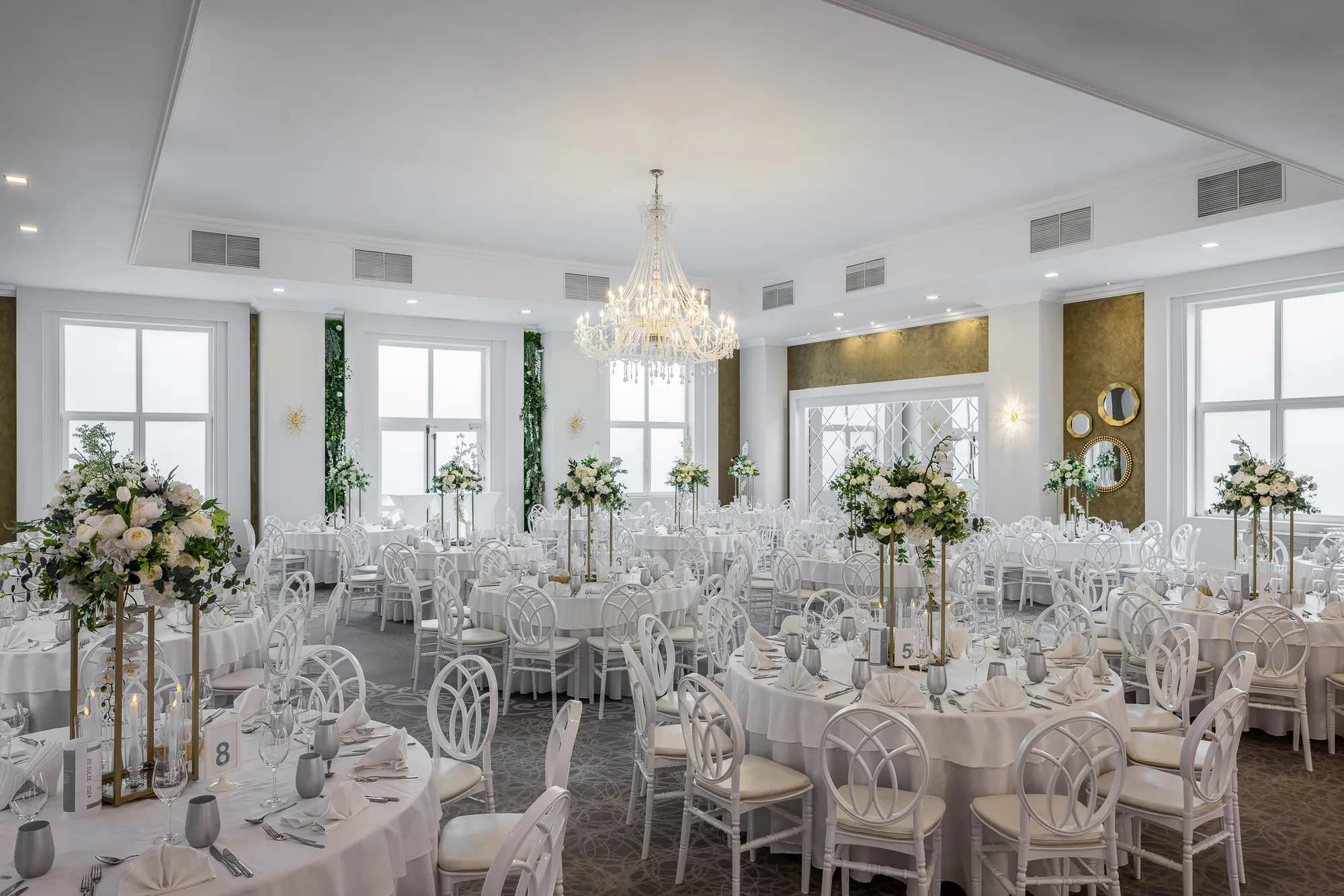 Amenajare interioara comerciala — ROGGE BALLROOM, stil luxury, Resita. Imagine 4 din 5