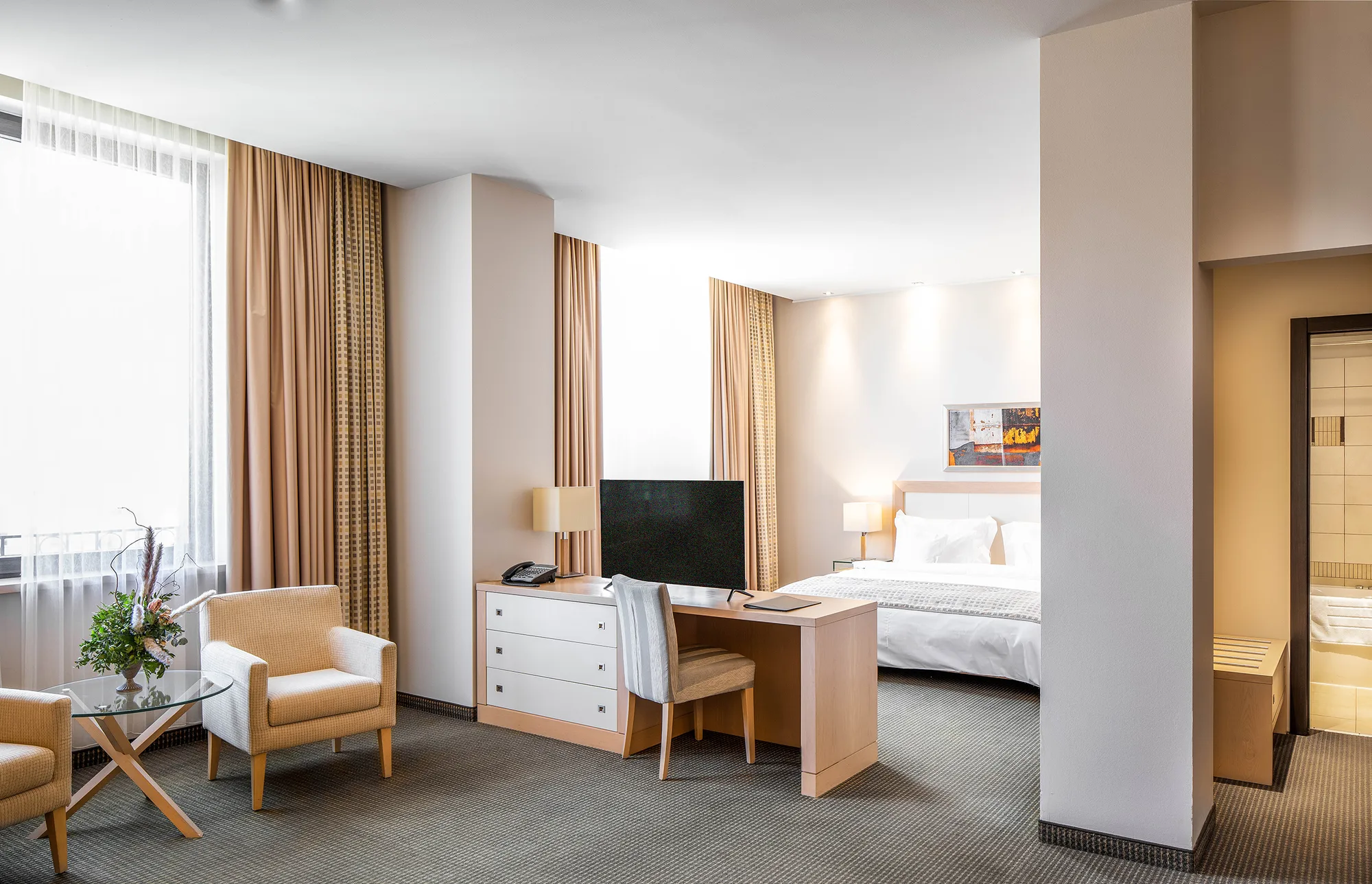 Amenajare interioara comerciala — ROGGE HOTEL, stil luxury, Resita. Imagine 5 din 9