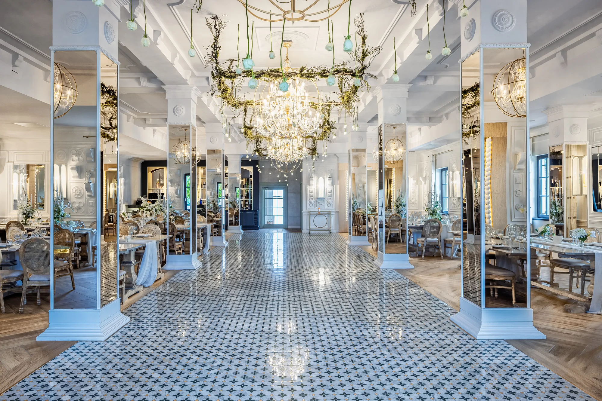 Amenajare interioara comerciala — SALON VALERY, stil clasic reinterpretat, Mosnita Noua, jud. Timis. Imagine 7 din 15