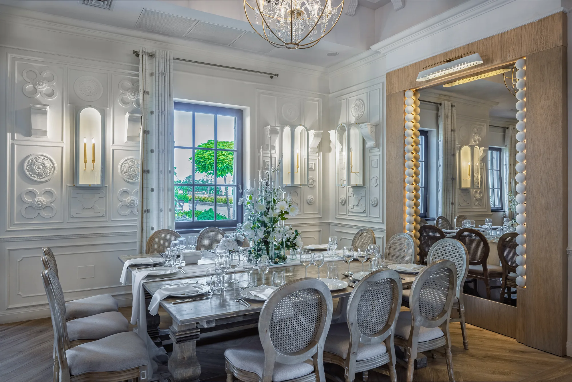 Amenajare interioara comerciala — SALON VALERY, stil clasic reinterpretat, Mosnita Noua, jud. Timis. Imagine 4 din 15
