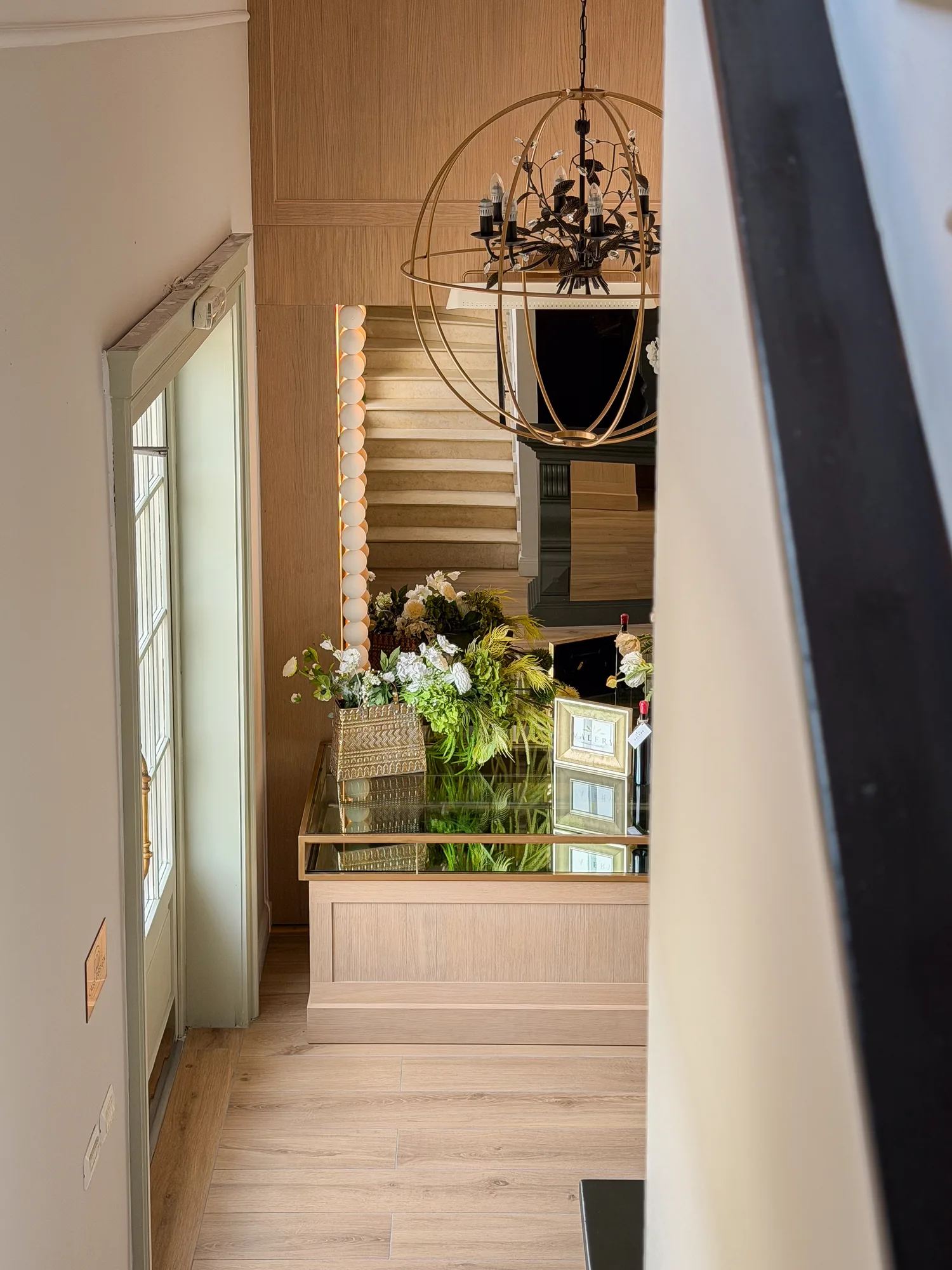Amenajare interioara comerciala — SALON VALERY, stil clasic reinterpretat, Mosnita Noua, jud. Timis. Imagine 11 din 15