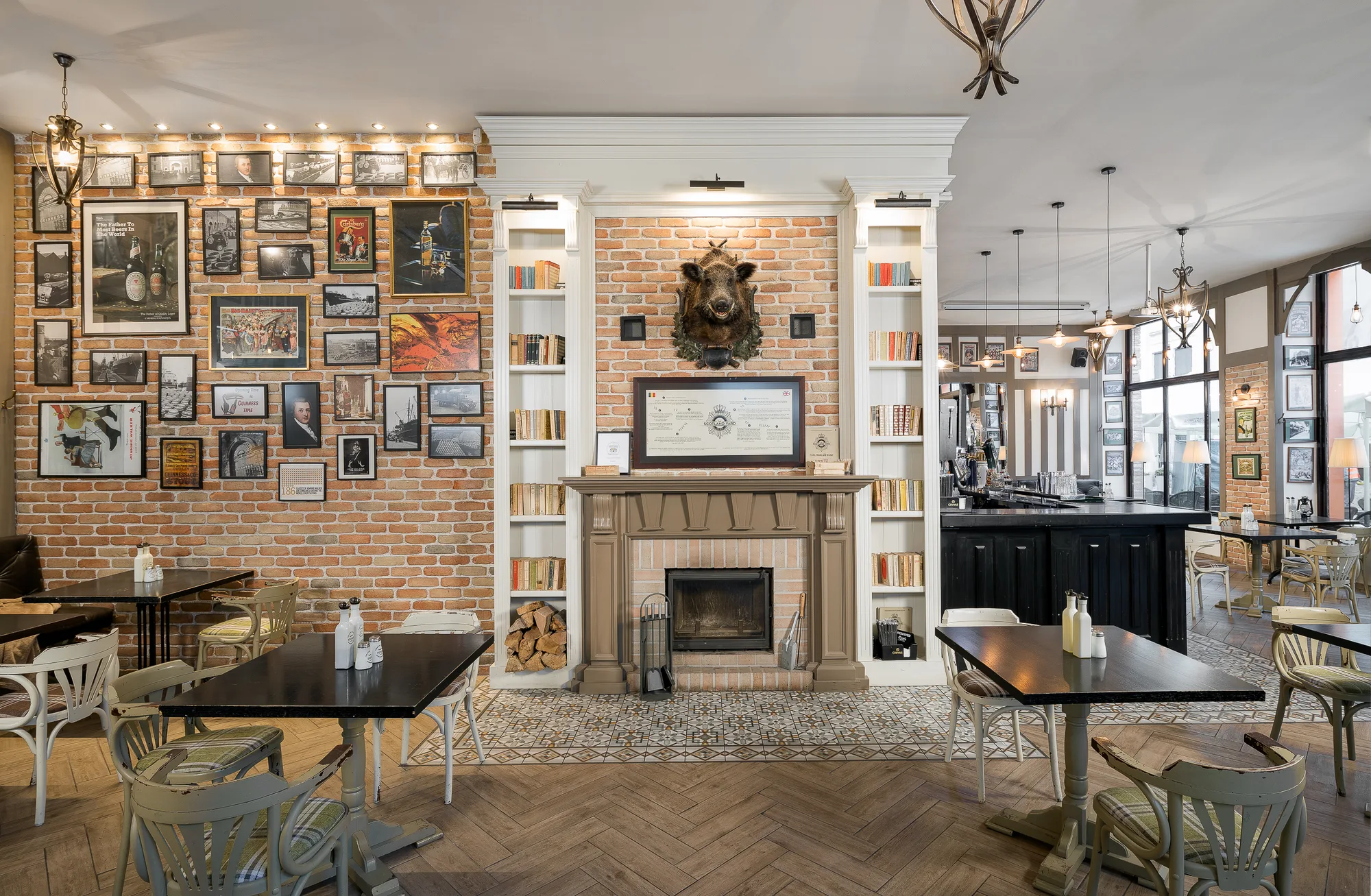 Amenajare interioara comerciala — SCOTLAND YARD PUB, stil pub britanic, Timisoara. Imagine 1 din 14