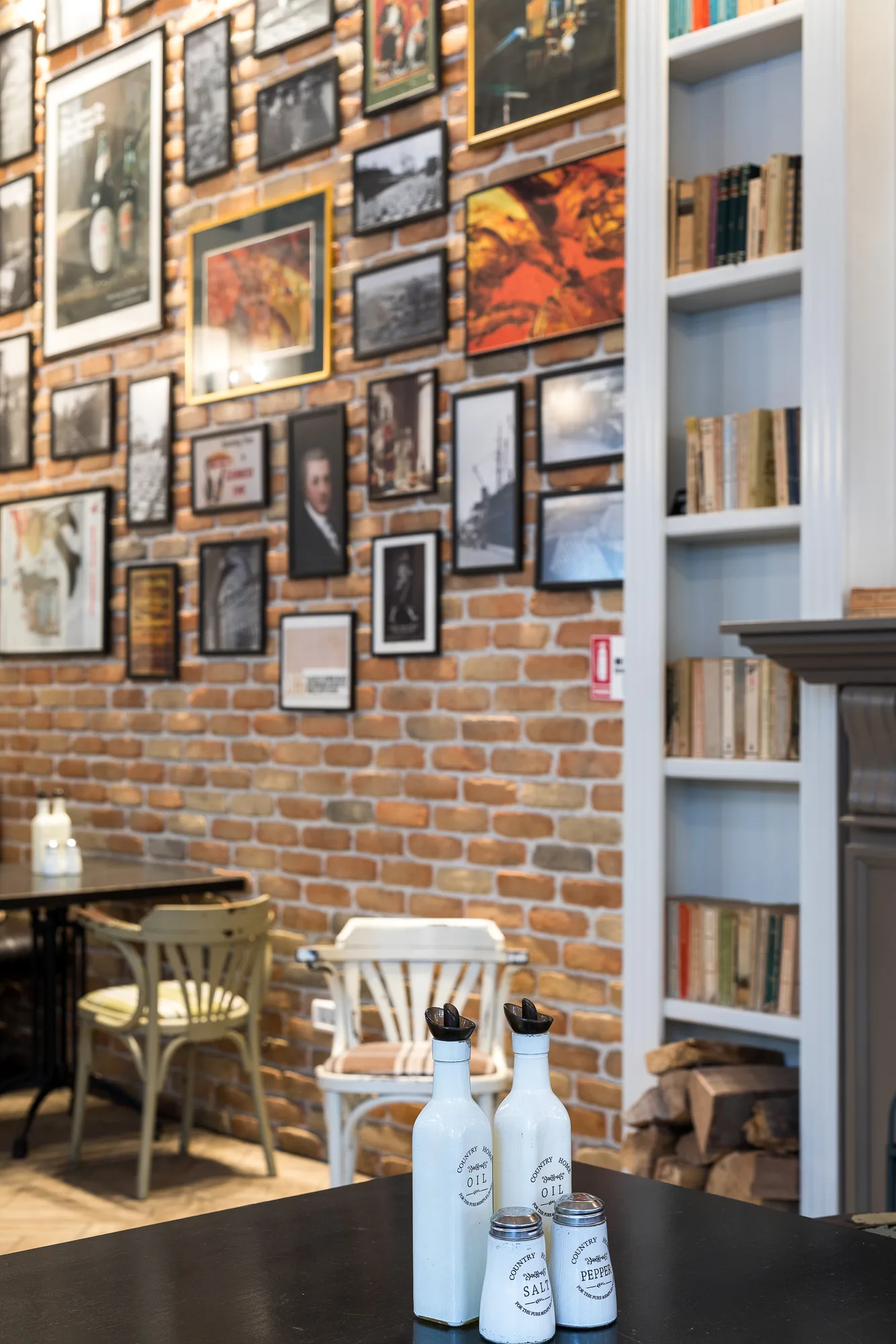 Amenajare interioara comerciala — SCOTLAND YARD PUB, stil pub britanic, Timisoara. Imagine 8 din 14