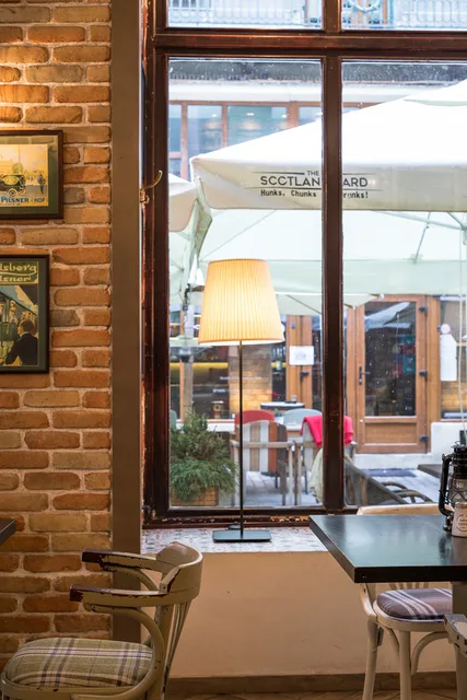 Amenajare interioara comerciala — SCOTLAND YARD PUB, stil pub britanic, Timisoara. Imagine 10 din 14