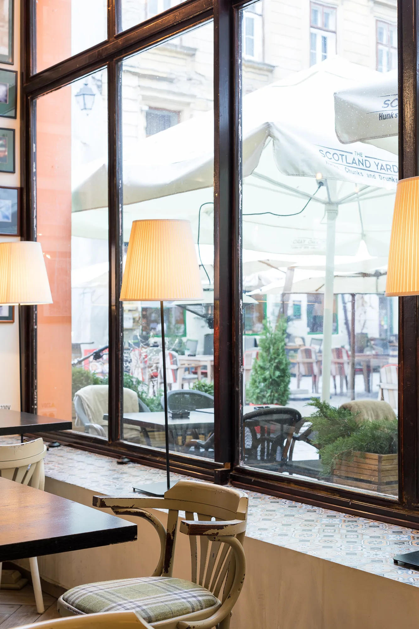 Amenajare interioara comerciala — SCOTLAND YARD PUB, stil pub britanic, Timisoara. Imagine 13 din 14