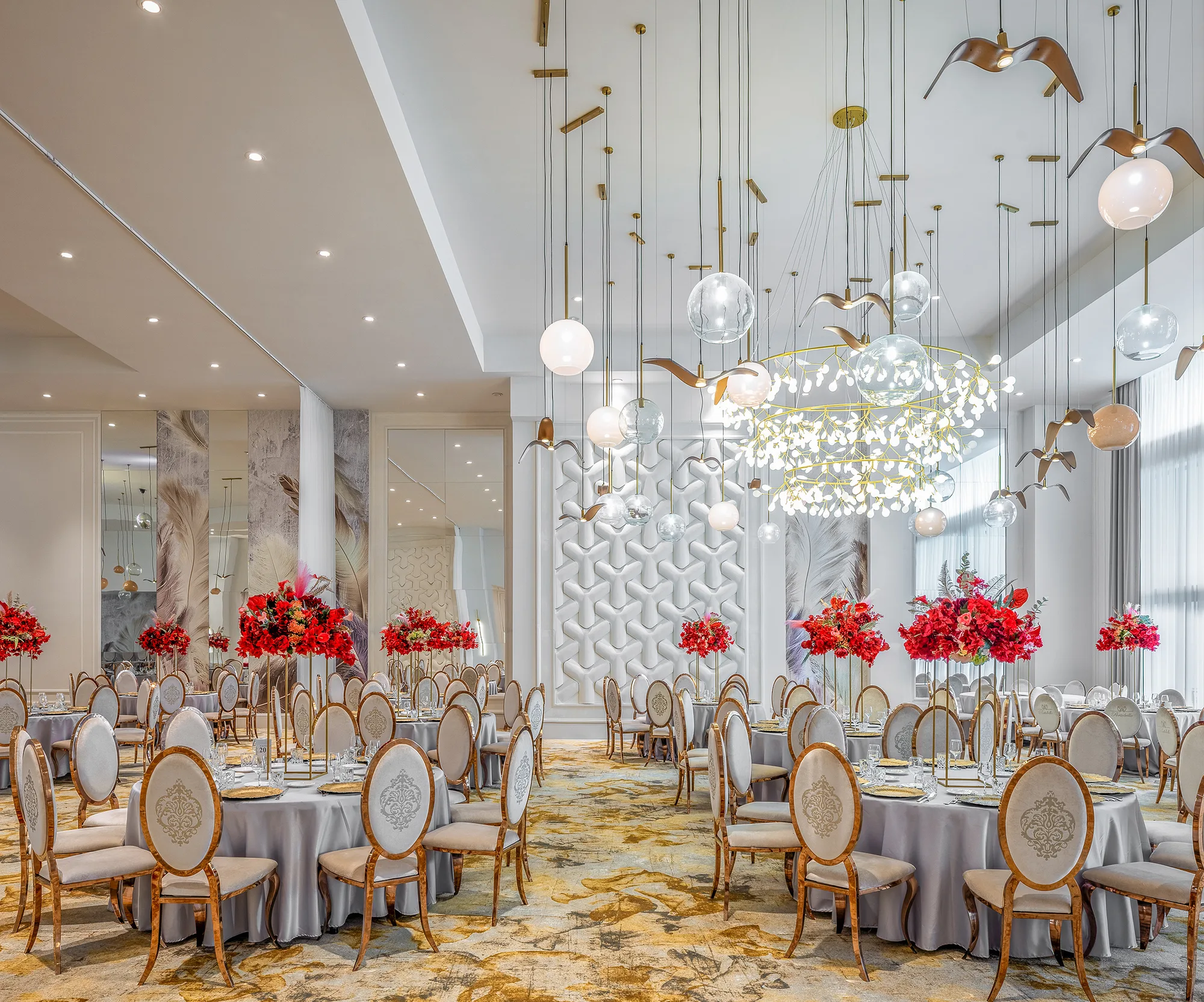 Amenajare interioara comerciala — Portobello Ballroom, stil glam, Craiova. Imagine 1 din 15