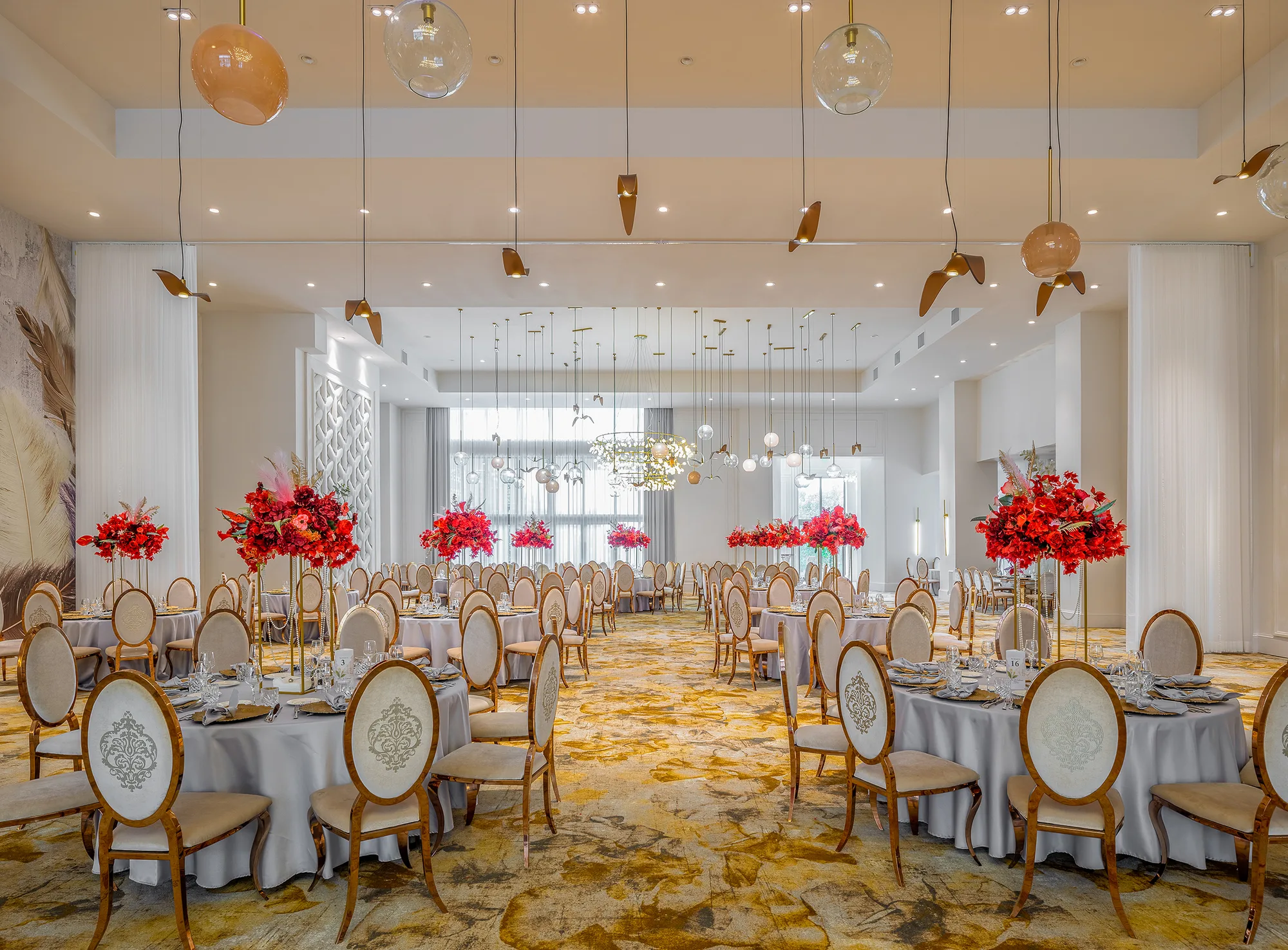 Amenajare interioara comerciala — Portobello Ballroom, stil glam, Craiova. Imagine 2 din 15