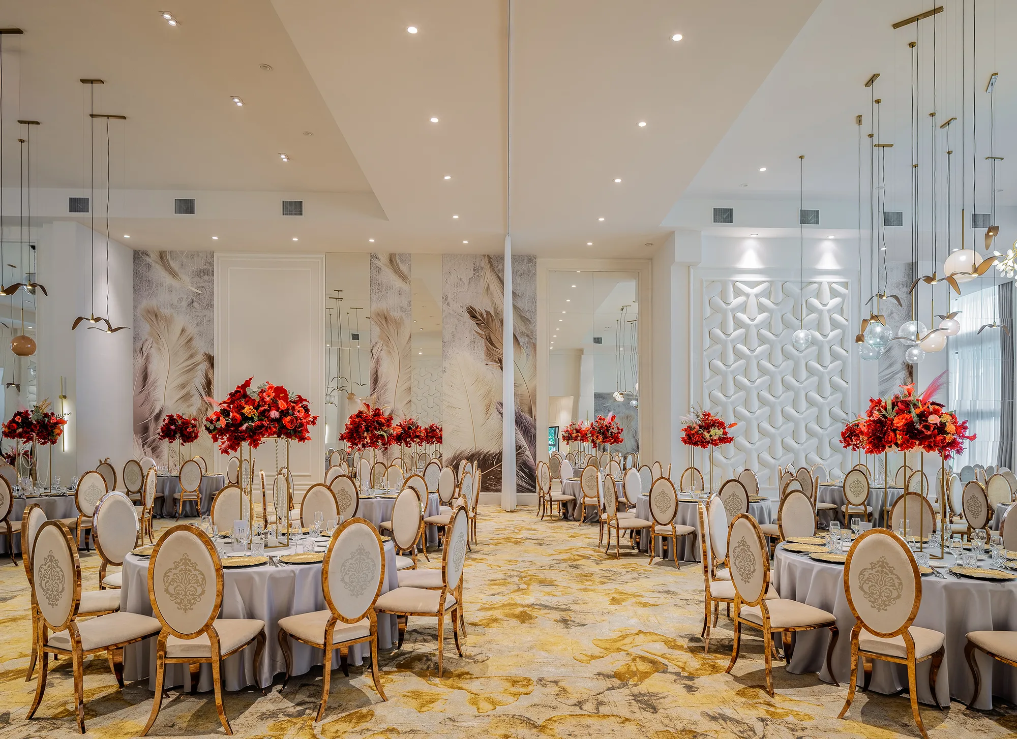 Amenajare interioara comerciala — Portobello Ballroom, stil glam, Craiova. Imagine 3 din 15