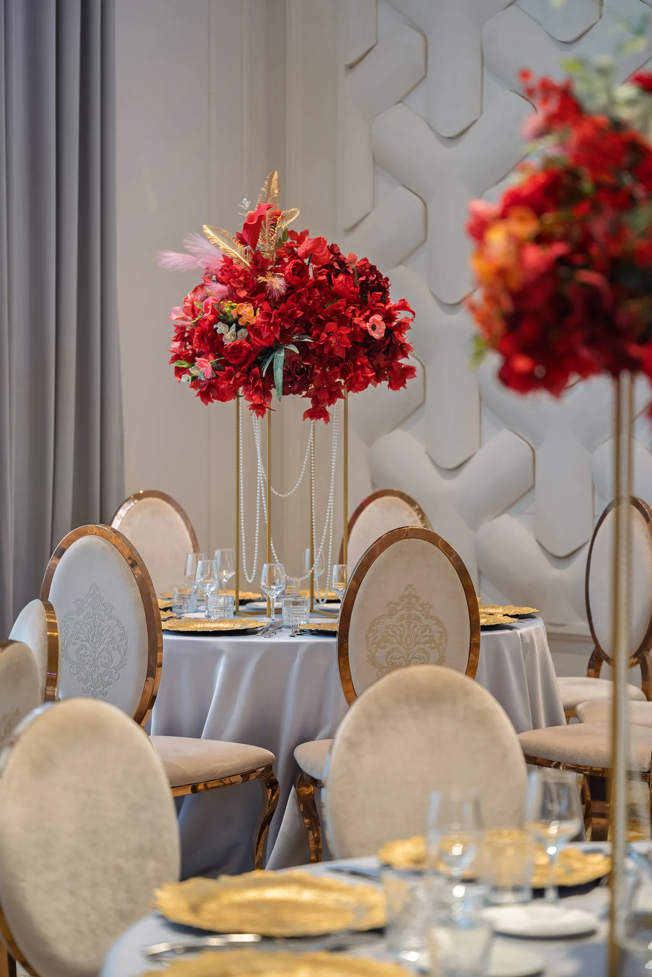 Amenajare interioara comerciala — Portobello Ballroom, stil glam, Craiova. Imagine 12 din 15