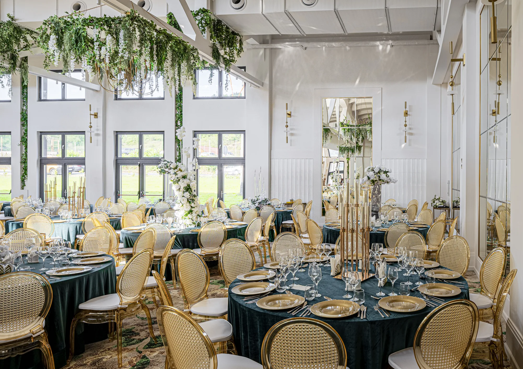 Amenajare interioara comerciala — VERSAY EVENTS BALLROOM, stil luxury, Mehadia, jud. Caras. Imagine 2 din 8