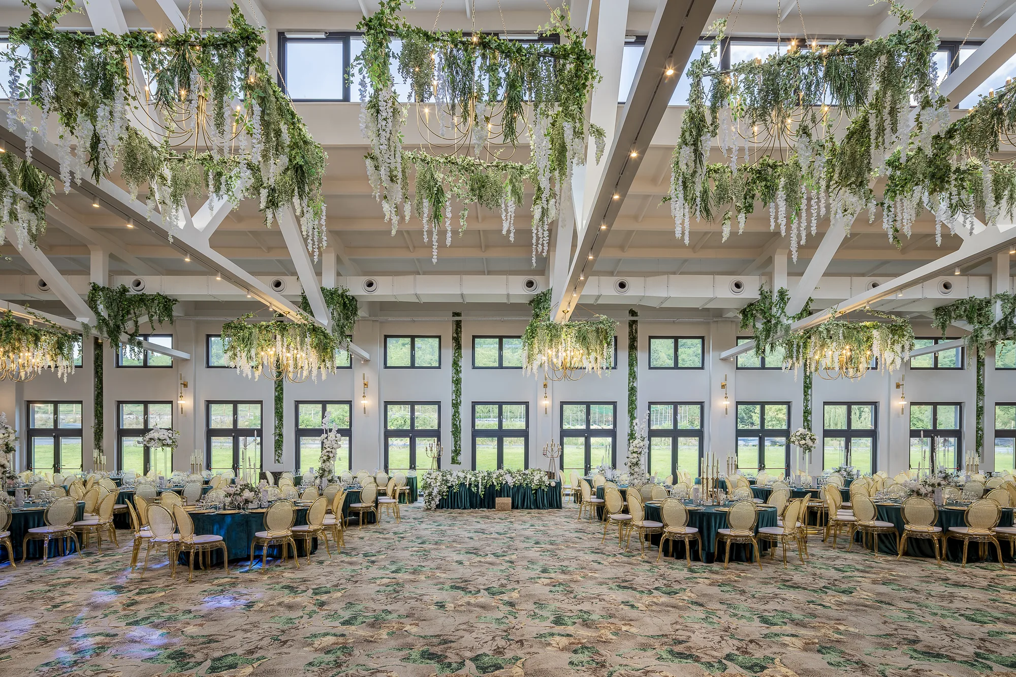 Amenajare interioara comerciala — VERSAY EVENTS BALLROOM, stil luxury, Mehadia, jud. Caras. Imagine 4 din 8
