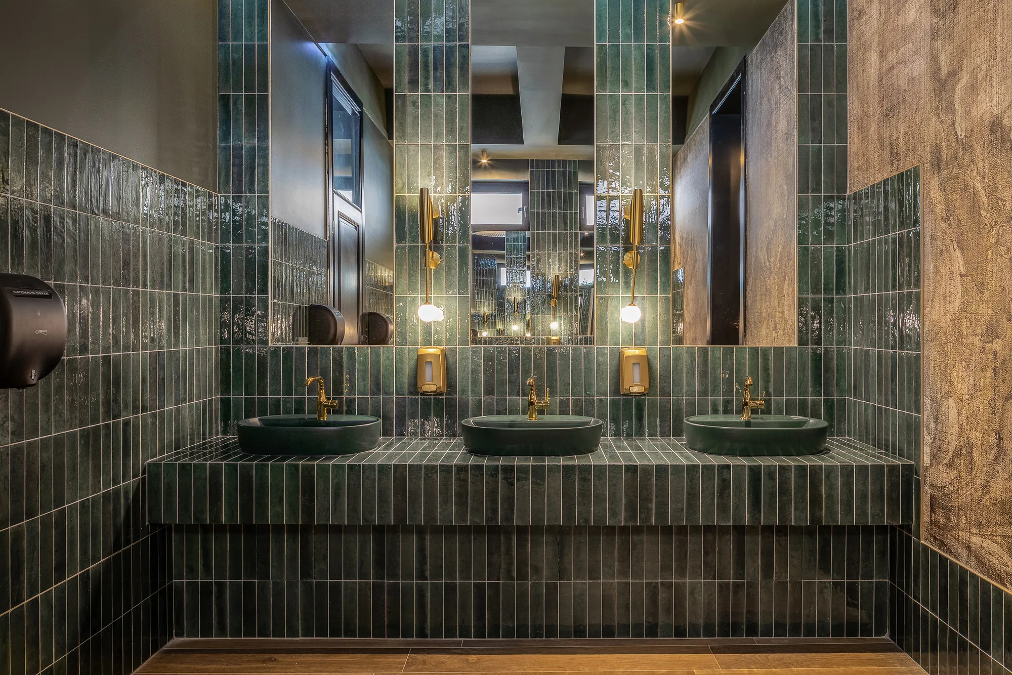 Amenajare interioara comerciala — VERSAY EVENTS BALLROOM, stil luxury, Mehadia, jud. Caras. Imagine 5 din 8